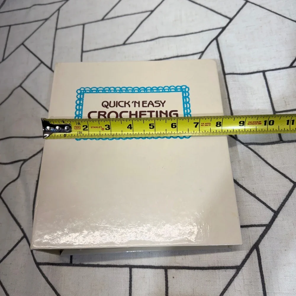 Golden Quick 'N‎ Easy Crocheting Binder 1985 Cream Vintage Pattern Collection